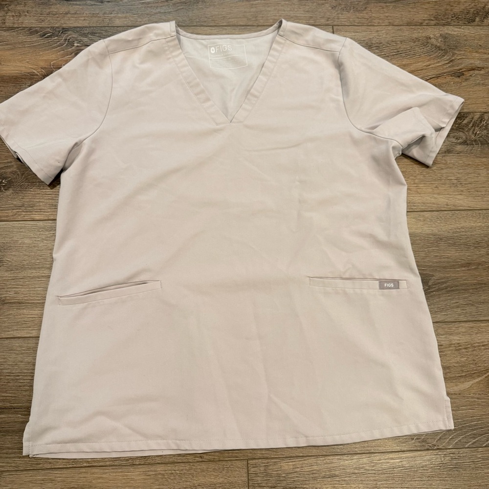 Figs V-Neck Short Sleeve Top in sandstone